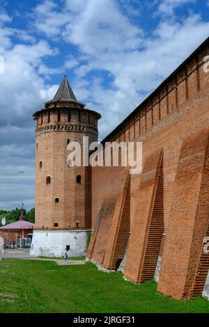 Fragment du mur de la forteresse du Kremlin médiéval à Kolomna, Russie Banque D'Images