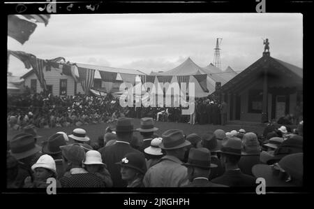 Ouverture officielle à Raukawa, le 14 mars 1936, Ōtaki, par Leslie Adkin. Banque D'Images