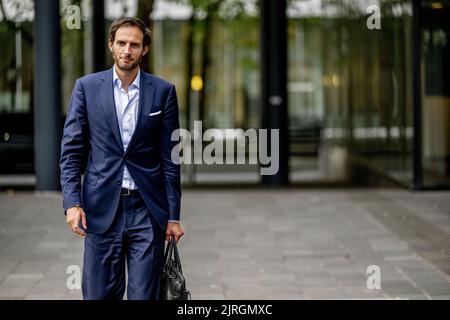 2022-08-24 19:32:11 LA HAYE - Wopke Hoekstra cda arrive au ministère des Finances pour une consultation entre le cabinet et les partis de coalition au sujet du budget de l'année prochaine. ANP ROBIN UTRECHT pays-bas - belgique sortie Banque D'Images