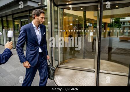 2022-08-24 19:34:35 LA HAYE - Wopke Hoekstra cda arrive au ministère des Finances pour une consultation entre le cabinet et les partis de coalition au sujet du budget de l'année prochaine. ANP ROBIN UTRECHT pays-bas - belgique sortie Banque D'Images