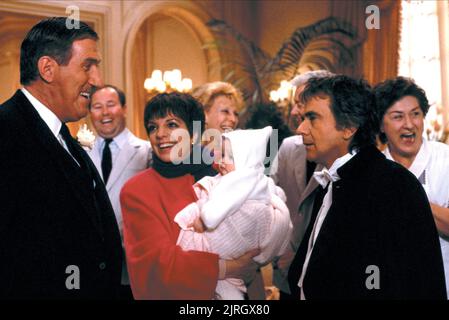 PAUL BENOÎT, Liza Minnelli, DUDLEY MOORE, ARTHUR 2 : ON THE ROCKS, 1988 Banque D'Images