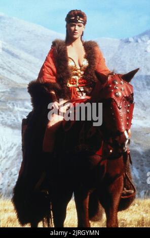 BRIGITTE NIELSEN À CHEVAL, RED SONJA, 1985 Banque D'Images