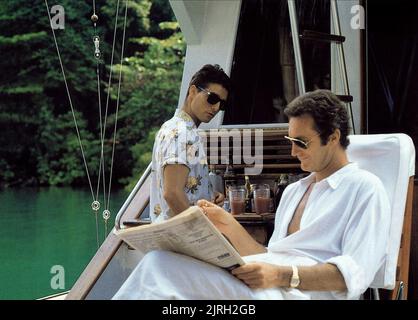 TOM CRUISE, BRYAN BROWN, cocktail, 1988 Banque D'Images