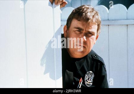 JOHN CANDY, ARMÉ ET DANGEREUX, 1986 Banque D'Images