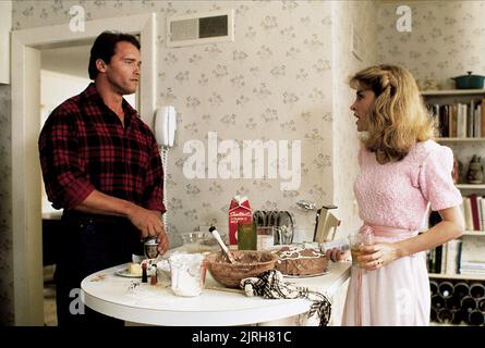 ARNOLD SCHWARZENEGGER, KATHRYN HARROLD, RAW DEAL, 1986 Banque D'Images