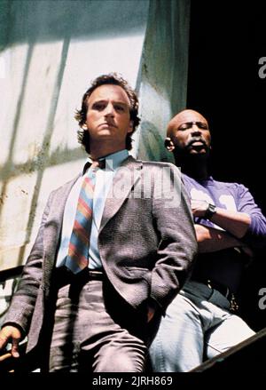 JAMES BELUSHI, LOUIS GOSSETT JR., LE CAPITAL, 1987 Banque D'Images