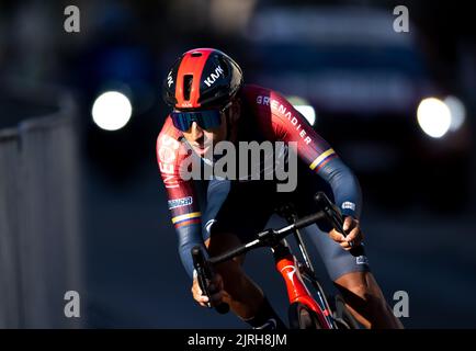 Weimar, Allemagne. 24th août 2022. Cyclisme : visite de l'Allemagne, Weimar, 2,6 km, prologue, essai individuel. Egan Bernal de l'équipe INEOS Grenadiers sur le cours. Credit: Hendrik Schmidt/dpa/Alay Live News Banque D'Images