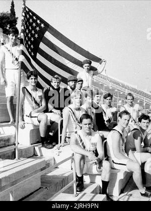 MORTON,FREWER,SWARTZ,CONNERY,COBB,WILEY,BLOCK,ARMSTRONG,EDWARDS,GILLIAM,MERRILL,CONDER,HYDE-WHITE,CARUSO, LES PREMIERS JEUX OLYMPIQUES: ATHÈNES 1896, 1984 Banque D'Images