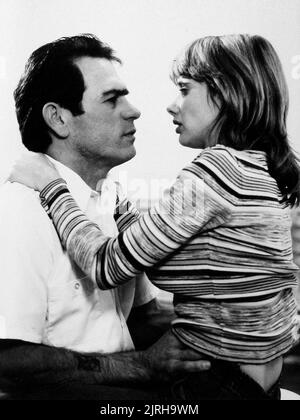 TOMMY LEE JONES, Rosanna Arquette, LE CHANT DU BOURREAU, 1982 Banque D'Images