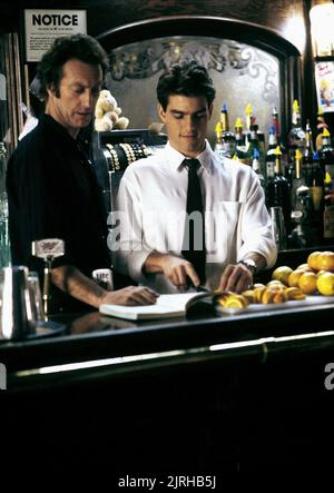 BRYAN BROWN, TOM CRUISE, cocktail, 1988 Banque D'Images