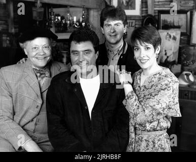 PHYLLIS LOGAN, DUDLEY SUTTON, CHRIS JURÉ, IAN MCSHANE, LOVEJOY, 1986 Banque D'Images