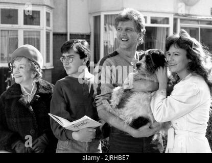 BERYL REID, GIAN SAMMARCO, Stephen MOORE, JULIE WALTERS, THE SECRET DIARY OF ADRIAN MOLE, 1985 Banque D'Images