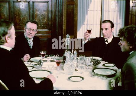 DONALD CHURCHILL, DENHOLM ELLIOTT, IAN RICHARDSON, MARTIN SHAW, THE HOUND OF THE BASKERVILLES, 1983 Banque D'Images