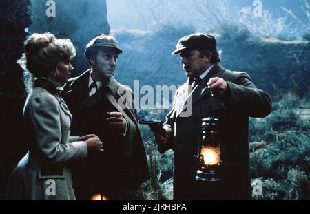 GLYNIS BARBER, IAN RICHARDSON, DONALD CHURCHILL, THE HOUND OF THE BASKERVILLES, 1983 Banque D'Images