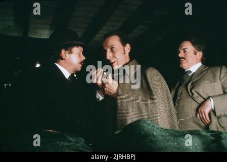 RONALD LACEY, IAN RICHARDSON, DONALD CHURCHILL, THE HOUND OF THE BASKERVILLES, 1983 Banque D'Images