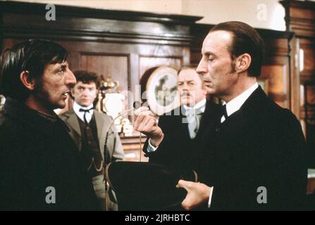 ERIC RICHARD, MARTIN SHAW, DONALD CHURCHILL, IAN RICHARDSON, THE HOUND OF THE BASKERVILLES, 1983 Banque D'Images