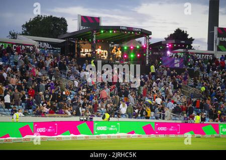 Leeds, Angleterre, le 21 août 2022. Le groupe l'objectif joue dans l'intervalle d'une centaine de matchs à Headingley. Crédit : Colin Edwards Banque D'Images