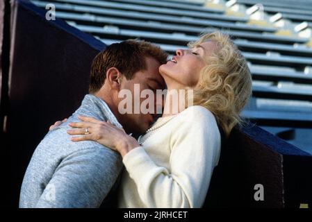 DENNIS QUAID, Jessica Lange, EVERYBODY'S ALL-AMERICAN, 1988 Banque D'Images