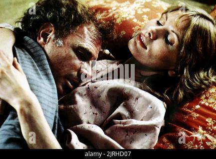 BRUCE DERN, MAUD ADAMS, tatouage, 1981 Banque D'Images
