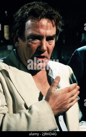 ALBERT FINNEY, SOUS LE VOLCAN, 1984 Banque D'Images