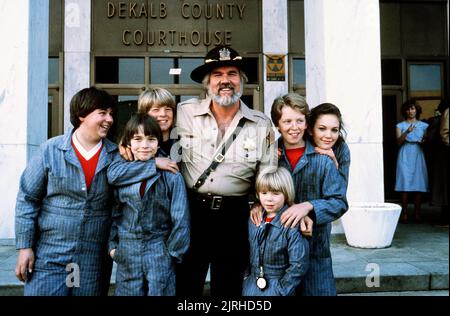 TOM ABERNATHY, ROBBY, ENCORE BENJI WILHOITE, Kenny Rogers, ROBBIE FLEMING, ANTHONY MICHAEL HALL, DIANE LANE, SIX PACK, 1982 Banque D'Images