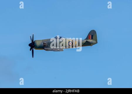 Eastbourne, East Sussex, Royaume-Uni. Avec le Hawker Fury FB.11 au spectacle aérien annuel d'Eastbourne, vu depuis la plage d'Eastbourne. 20th août 2022. Credit David Smith/Alamy Live News Banque D'Images