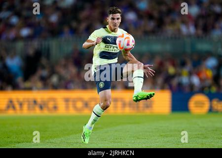 Julian Alvarez de Manchester City pendant le match amical pour le bénéfice de la SLA entre le FC Barcelone et Manchester City a joué au stade Spotify Camp Nou sur 24 août 2022 à Barcelone, Espagne. (Photo de Sergio Ruiz / PRESSIN) Banque D'Images