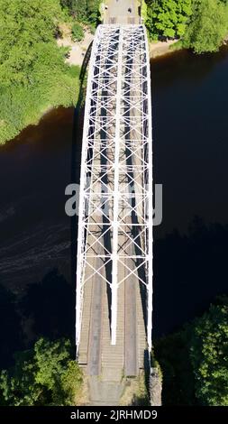 Wylam, Angleterre, le 24 août 2022. Ouvert le 6 octobre 1876, le pont West Wylam – également connu sous le nom de pont Hagg Bank et pont points – a été construit en tant que rai Banque D'Images