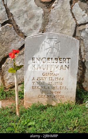 La tombe d'un soldat allemand dans le cimetière historique de fort Reno, Oklahoma. Le fort a servi de camp de prisonniers de guerre pendant la Seconde Guerre mondiale. Banque D'Images