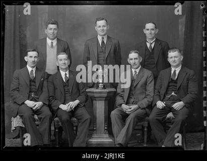 Présentation de la coupe du défi Rennet de Hansen (Hansell), 1934, par William Oakley. Collection Butler/Crown Studios F B. Don de Frederick B Butler, 1971. Banque D'Images