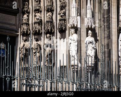 Statues à la grande cathédrale de Cologne, Kolner Dom Banque D'Images