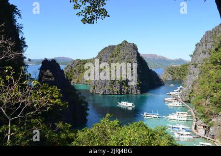 Excursions sur l'océan et paysages pendant que Island Hopping aux Philippines Banque D'Images