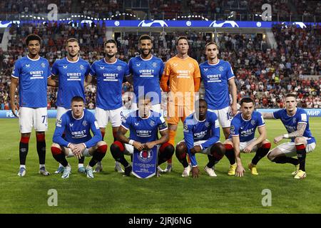 EINDHOVEN - (rangée supérieure LR) Malik Tillman of Rangers FC, Borna Barisic of Rangers FC, Connor Goldson of Rangers FC, Rangers FC Jon McLaughlin, James Sands of Rangers FC (rangée avant LR) John Lundstram of Rangers FC, James Tavernier of Rangers FC, Glen Kamara of Rangers FC, Le FC Thomas Lawrence des Rangers, le FC Ryan Kent du FC des Rangers lors du match de la Ligue des champions de l'UEFA entre le PSV Eindhoven et le FC des Rangers au stade Phillips sur 24 août 2022, à Eindhoven, aux pays-Bas. ANP | hauteur néerlandaise | Maurice van Steen Banque D'Images