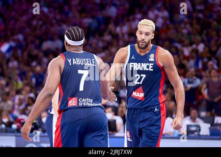 Guerschon YABUSELE (7) de France et Rudy GOBERT (27) de France pendant la coupe du monde de basket-ball 2023 de la FIBA, 2nd Round Group K Basketball Match entre la France et la République Tchèque sur 24 août 2022 à l'aréna Accor à Paris, France - photo Ann-Dee Lamour / CDP MEDIA / DPPI Banque D'Images