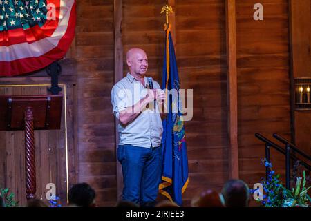 Elizabethtown, PA, Etats-Unis - 24 août 2022 : le sénateur d'État Doug Matriano, le candidat républicain au poste de gouverneur, fait campagne lors d'un rassemblement politique dans le comté de Lancaster. Banque D'Images