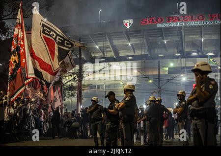 Sao Paulo, Sao Paulo, Brésil. 24th août 2022. Coupe de football du Brésil - demi-finale: Sao Paulo vs Flamengo. 24 août 2022, Sao Paulo, Brésil: Match de football entre Sao Paulo et Flamengo, valable pour la première étape de la demi-finale de la coupe de football du Brésil, qui s'est tenue au stade Morumbi, à Sao Paulo, le mercredi (24). Flamengo a remporté le match 3-1, avec des buts marqués par Joao Gomes, Gabigol et Everton 'Cebolinha'. Crédit: Anderson Lira/Thenews2 (image de crédit: © Anderson Lira/TheNEWS2 via ZUMA Press Wire) Banque D'Images