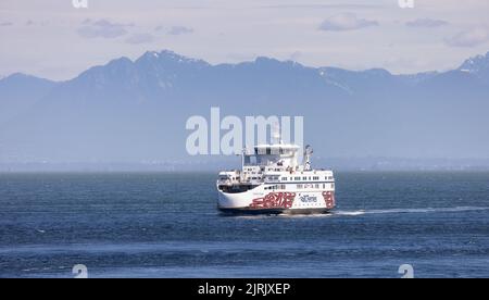 BC Ferries passant par le détroit de Géorgie sur la côte ouest de l'océan Pacifique. Banque D'Images