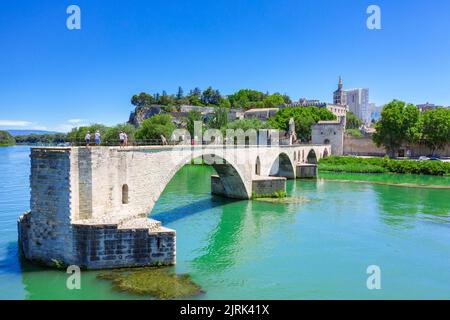 Pont d'Avignon avec le Palais des Papes et le Rhône, Pont Saint-Benezet, Provence, France. Banque D'Images