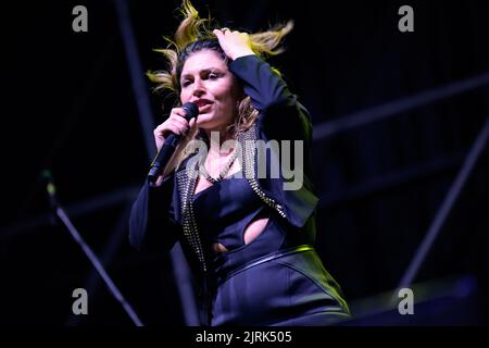 Montignoso, Italie - 22 août 2022 : Giusy Ferreri se présente à l'Arena Della Versilia, sur la photo Giusy Ferreri. Crédit: Stefano Dalle Luche/Alamy Live News Banque D'Images