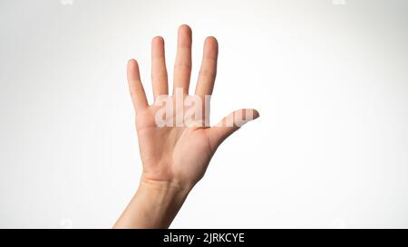 Geste des mains des femmes comptant sur les doigts cinq côté de la paume Banque D'Images