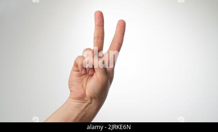 Geste des mains des hommes comptant sur les doigts deux côtés palmaires Banque D'Images