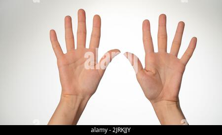 Geste des mains des femmes comptant sur les doigts dix côté paume Banque D'Images