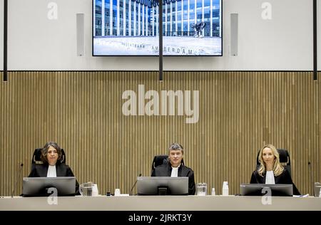 2022-08-25 09:33:48 AMSTERDAM - le tribunal pendant une séance de photo avant la session supplémentaire dans l'affaire contre les deux suspects dans le meurtre de Peter R. de Vries. Le tribunal ouvre à nouveau l'enquête sur le meurtre après que le Service des poursuites pénales ait envoyé de nouveaux documents aux juges et aux avocats des deux suspects. ANP KOEN VAN WEEL pays-bas hors - belgique hors Banque D'Images