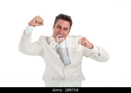 Photo studio de danse d'un homme d'affaires heureux en costume blanc Banque D'Images