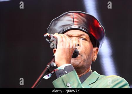 Arthur 'Gaps' Hendrickson de The Selecter se produisant sur scène au Music Rewind Festival South 2022 des années 80 à Henley-on-Thames, Royaume-Uni Banque D'Images