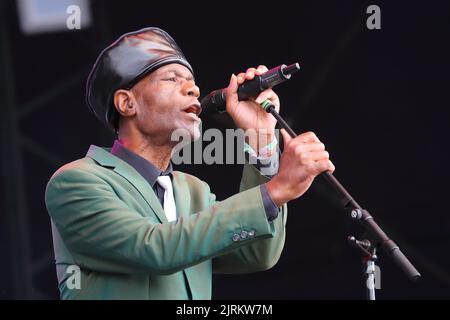 Arthur 'Gaps' Hendrickson de The Selecter se produisant sur scène au Music Rewind Festival South 2022 des années 80 à Henley-on-Thames, Royaume-Uni Banque D'Images