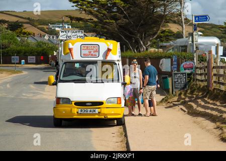 Fourgonnette à crème glacée à la plage de Croyde Bay, Braunton, Devon, Angleterre, Royaume-Uni, Août 2022 Banque D'Images