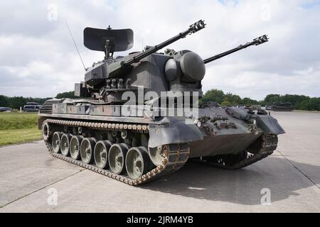 Putlos, Allemagne. 25th août 2022. Un char à canon anti-avion Gepard. Le chancelier Scholz (SPD) a visité le programme de formation des soldats ukrainiens sur le char d'armes anti-aériennes Gepard. Scholz s'est entretenu avec les soldats ainsi qu'avec des instructeurs industriels de la société de fabrication Krauss-Maffei Wegmann dans la zone d'entraînement militaire de Putlos au Schleswig-Holstein. Credit: Marcus Brandt/dpa/Alay Live News Banque D'Images