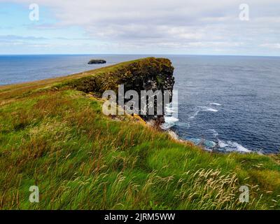 Falaises, Copinsay, Orkney, Écosse Banque D'Images