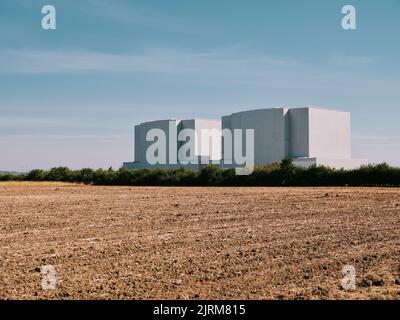 La centrale nucléaire de Bradwell, protégée par boîtier en métal ondulé, désaffectée à Bradwell Waterside, Bradwell, sur Sea Essex, Angleterre, Royaume-Uni Banque D'Images